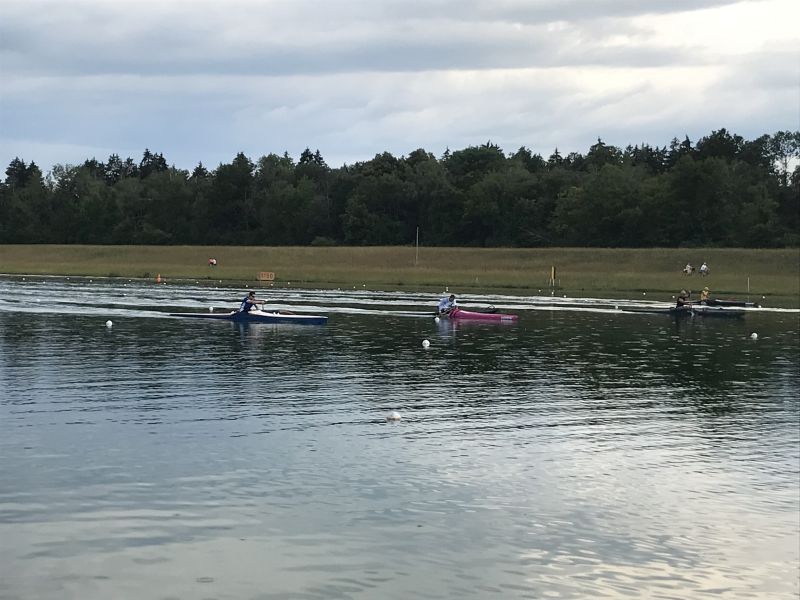 Endspurt im V1 zur Silbermedaille fuer Florian Spaeth (blau/weisses Boot) (Foto Christiane Pape)